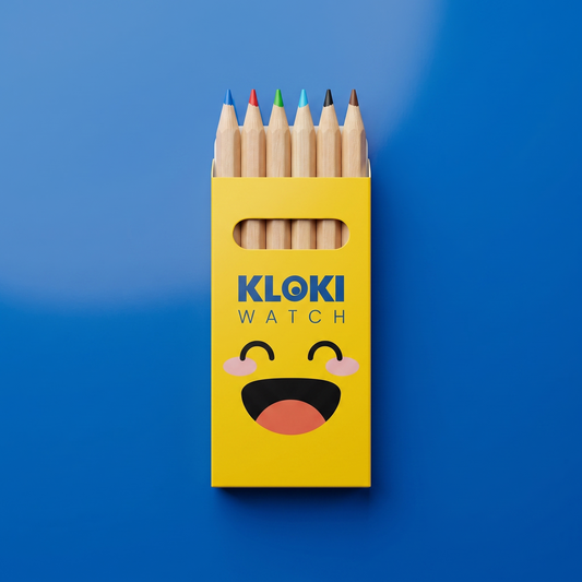 Malé pastelky KLOKI ve žlutém pouzdře, sada barevných dřevěných pastelek